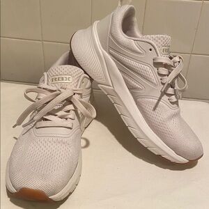 🌺Reebok Cream Athletic Shoes with Breathable Mesh Size 8
